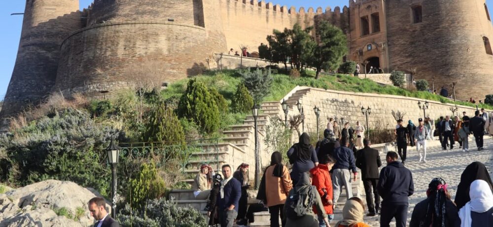 گزارش تصویری بازدید مسافران نوروزی ازقلعه تاریخی فلک الافلاک در نوروز ۱۴۰۳