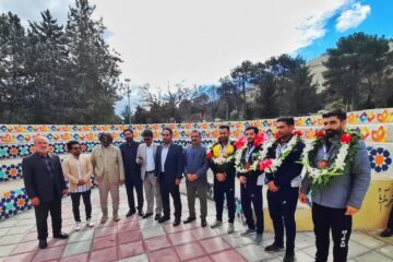 استقبال مدیرکل ورزش وجوانان لرستان ازمدال آوران لرستانی عضوتیم ملی کشتی ناشنوایان