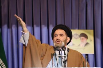 انتقاد نماینده ولی فقیه در لرستان از وضعیت مبلمان شهری مرکز استان/ نبود خدمات دهی مناسب در نقاط مختلف خرمآباد