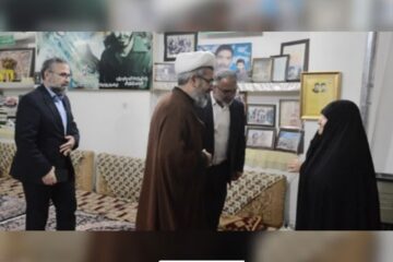 دیداراستاندار لرستان با خانواده شهیدان «رسول و اصغر زیودار»