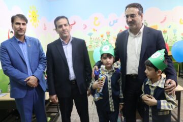 زنگ شکوفه ها در مدارس لرستان نواخته شد