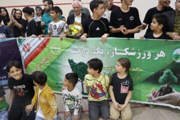 در حاشیه روز جهانی اسکواش:غرس نهال در محوطه داخلی استادیوم تختی خرم آباد