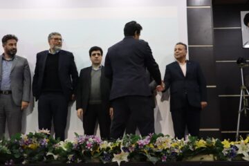 تجلیل مدیر شعب بانک رفاه کارگران لرستان از کارفرمایان برتر تامین اجتماعی استان