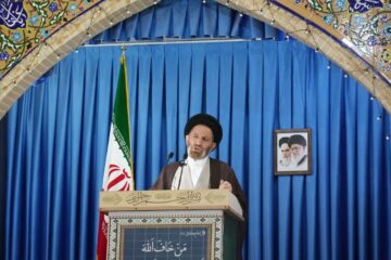 تمرکز روی اداره کشور و حل مشکلات اقتصادی مردم با سرمایه گذاری در تولیدباشد