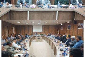 نشست هم اندیشی سرپرست ورزش وجوانان باروسای هیات های ورزشی وبسیج ورزشکاران لرستان