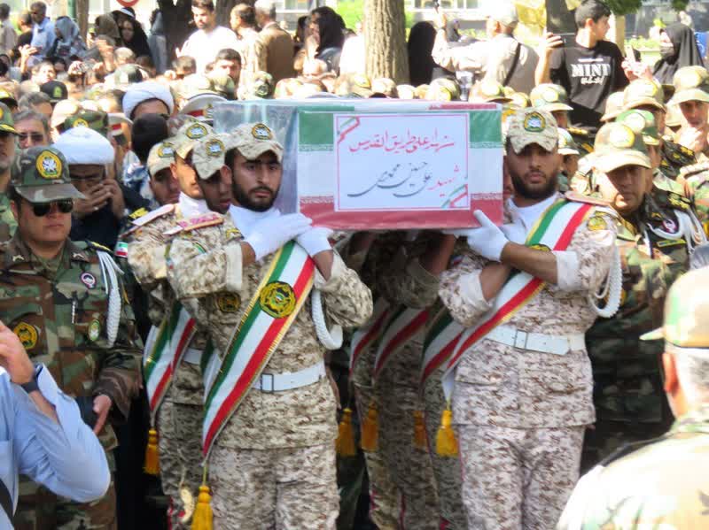 تشییع پیکر شهید امیر سرتیپ علی‌حسین محمدی با حضور گسترده مردم و مسئولین بروجرد+تصاویر