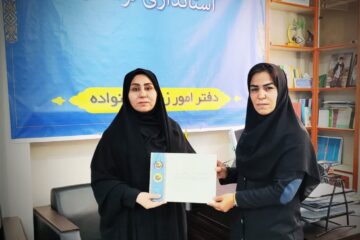 تقدیر فدراسیون کاراته از دکتر فاطمه ایرانی در برنامه فرهنگی معرفی خرم‌آباد