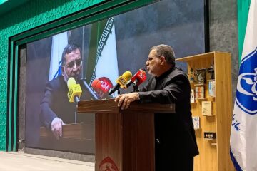 سردار نائینی:   رشادت‌های رزمندگان لرستان ظرفیت نگارش ده‌ها کتاب دارد