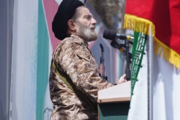 امام‌ جمعه خرم‌آباد: ملت ایران با جهاد و مقاومت سایه جنگ را از کشور بر می‌دارد