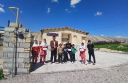 به نیابت از مدیر شعب بانک رفاه لرستان؛ تجلیل از دانش‌آموزان برتر مدرسه شهدای بانک رفاه کارگران کوهنانی کوهدشت
