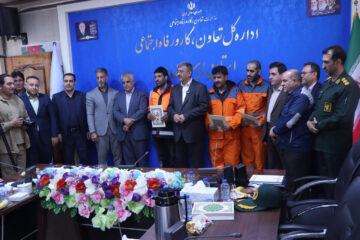 تجلیل بانک رفاه کارگران از نخبگان جامعه کار و تولید لرستان در پنجمین روز هفته کارگر