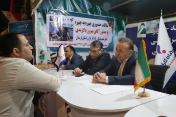 برگزاری میز خدمت در آوردگاه خیابان با حضور مدیر شعب بانک رفاه کارگران لرستان / تکریم ارباب‌رجوع بدون تشریفات؛ از رسیدگی پای کارگری تا هدیه عقد ۵۰۰ میلیون ریالی در لحظه