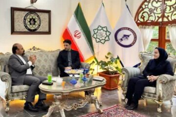 اهدای حکم ریاست کمیته «فرهنگ و گردشگری شهری» مجمع شهرداران آسیایی به شهردار خرم‌آباد