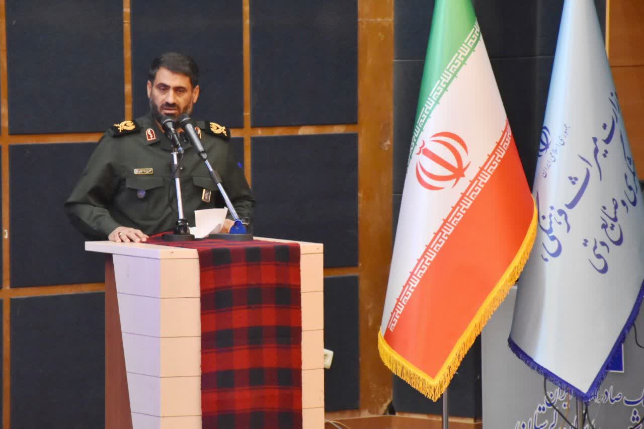 فرمانده سپاه لرستان عنوان کرد: نقش ویژه استاندار لرستان در جابجایی پادگان سپاه و تحقق خواست مردم